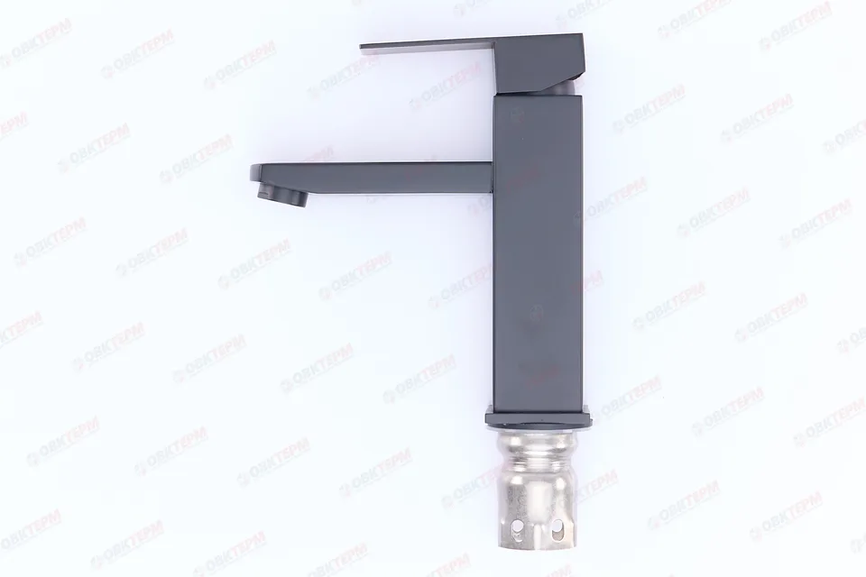 Смеситель д/умывальника AKSA BAS-01-17-BLACK нерж/сталь (катридж 35мм, на ГАЙКЕ) 10 шт/ящ